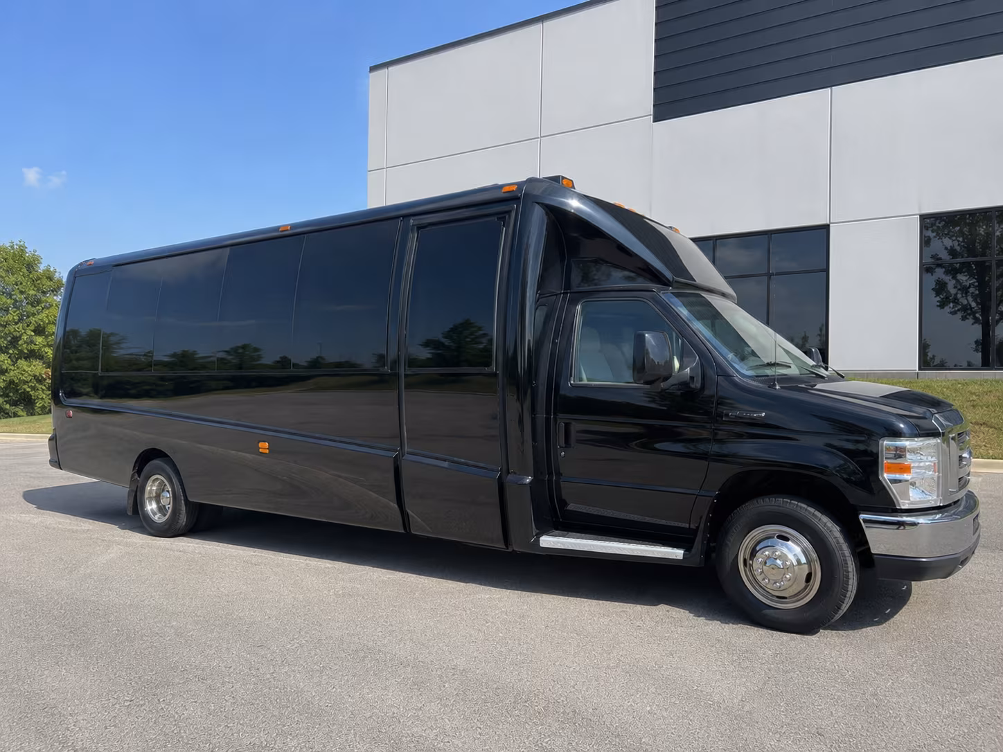 rent an elk grove prom party bus or charter bus today