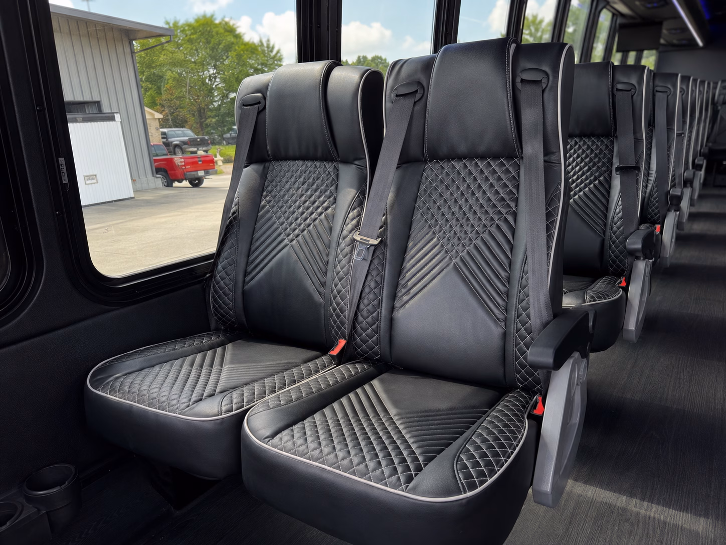 shuttle services for airline crews and airport staff in elk grove
